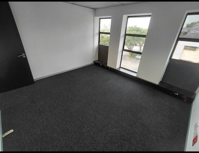 121M² OFFICE TO LET IN HURLINGHAM